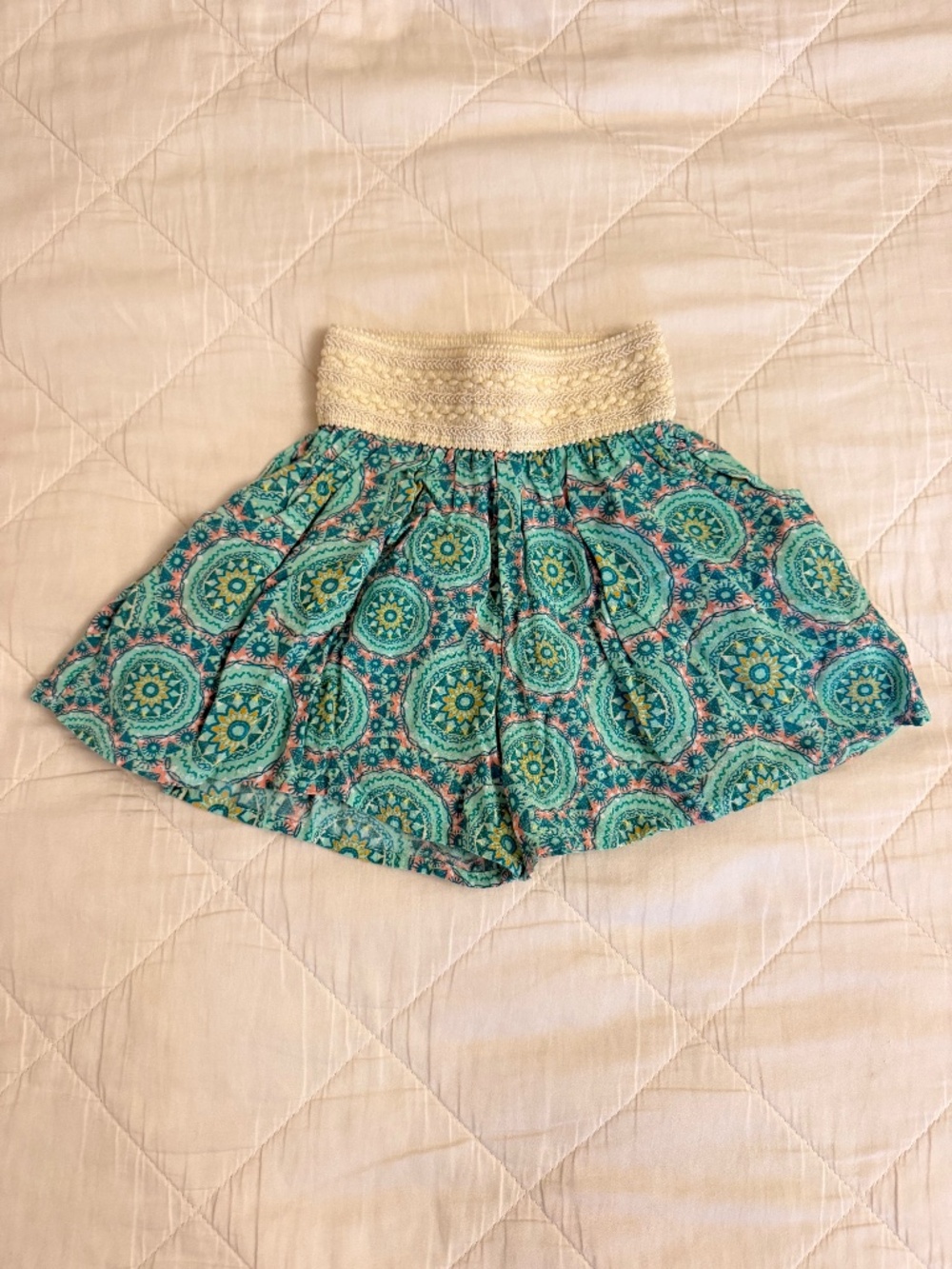 Weavers girls’ geometric print shorts